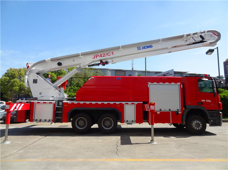 XCMG official 42m water and foam tower fire truck JP42C1 multi-functional fire fighter trucks price